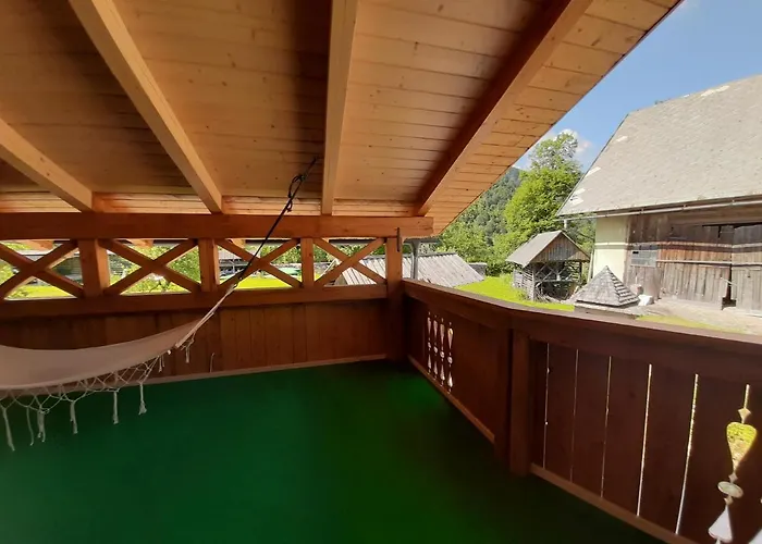 アパート Markez ボーヒニ